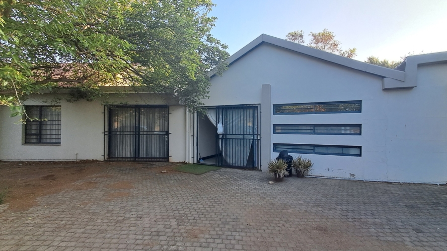 5 Bedroom Property for Sale in Heuwelsig Free State